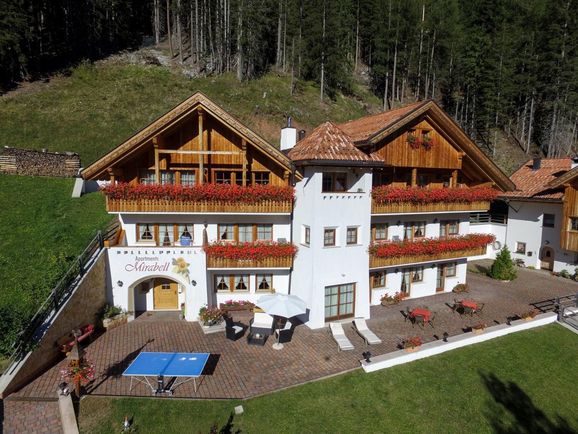 Apartments Mirabell Livinallongo Del Col Di Lana Eksteriør bilde